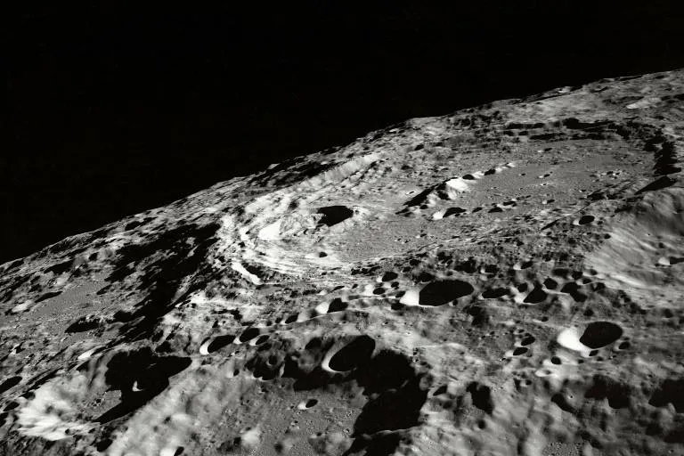 Superficie rocosa de la luna similar a un asteroide