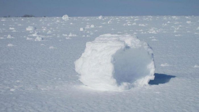 Bolas de nieve se forman en medio de la nada debido a un ...